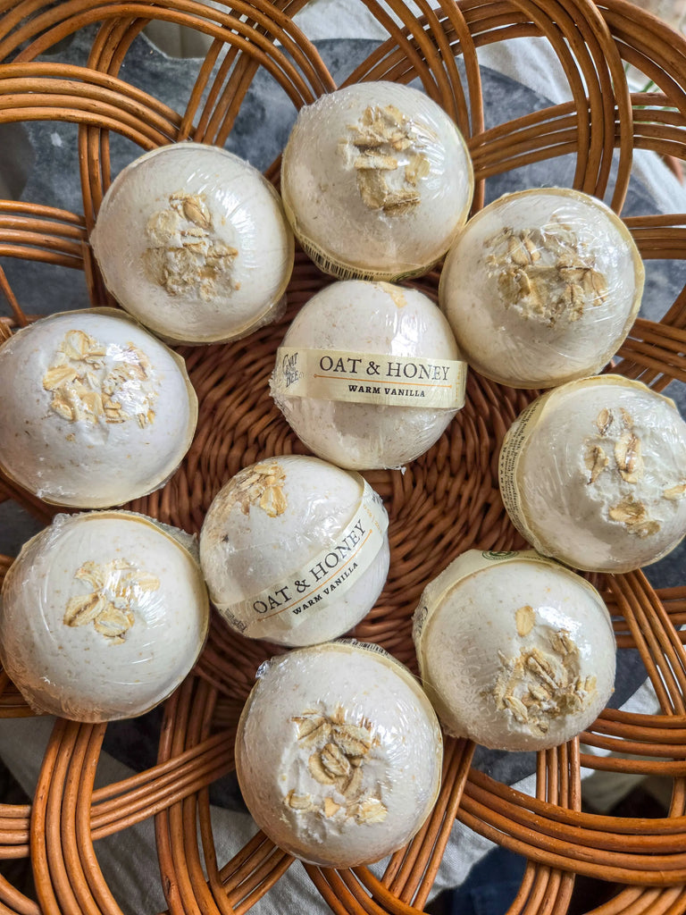 Oat and Honey | Natural Bath Bomb Gnat and Bee