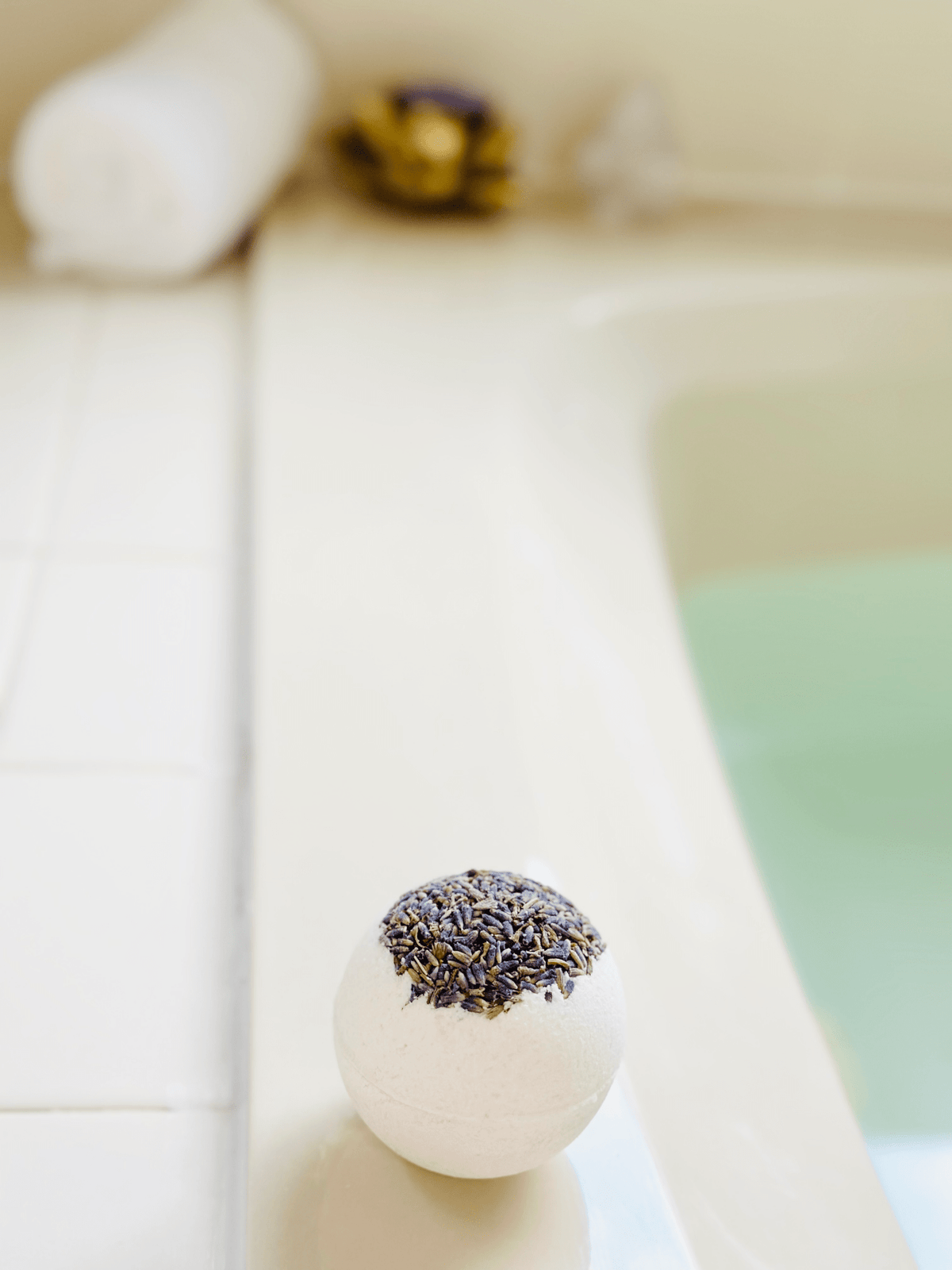 Soothing Lavender Bath Bomb - Luna & Co. SoaperyBath BombSalt & Sage ApothecaryLuna & Co. Soapery